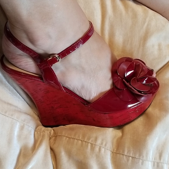 L.K.Bennett red edges floral shoe size 8-8 1/2 - Picture 3 of 11